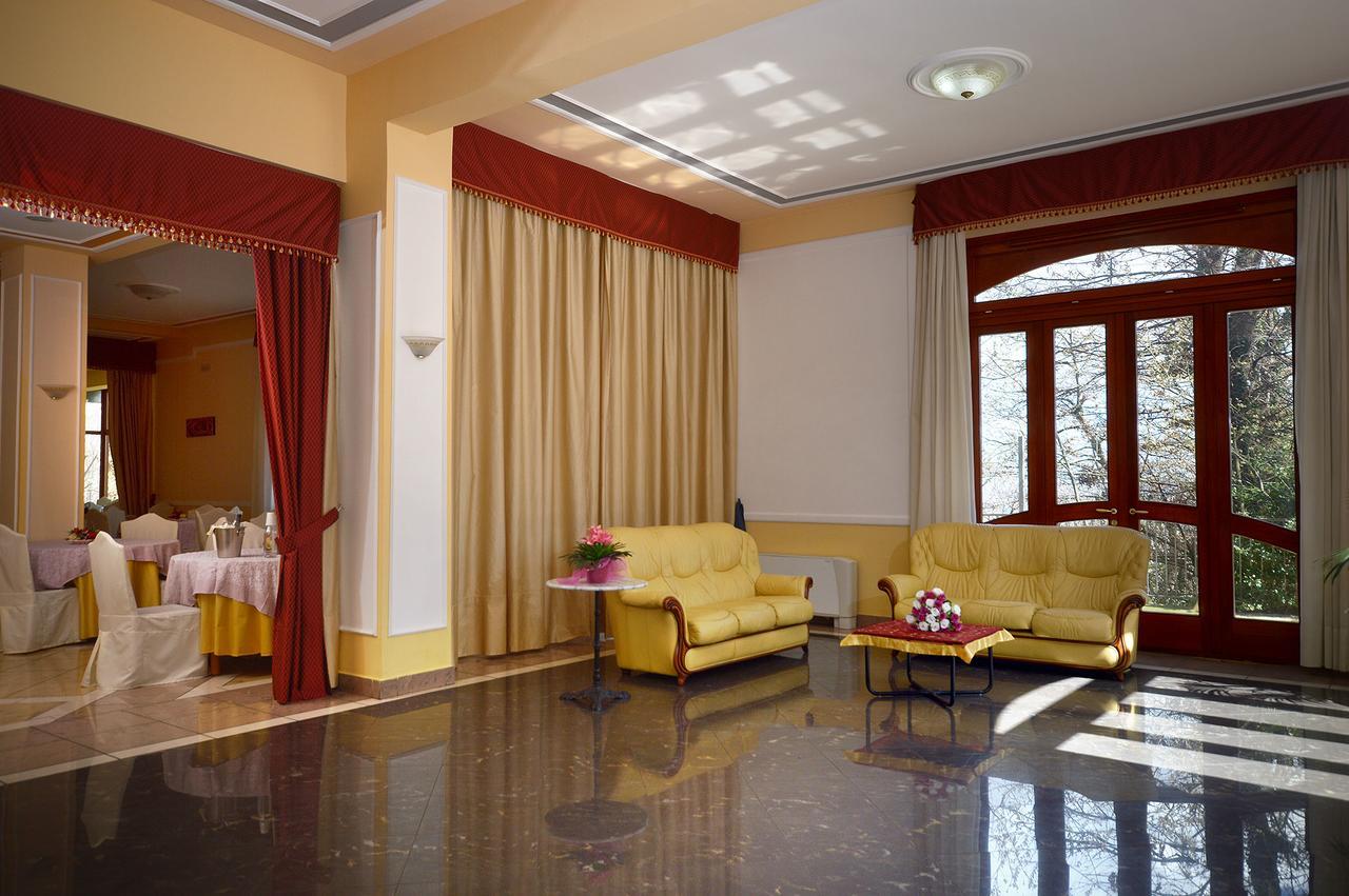 Royal Hotel Montevergine Ospedaletto D'Alpinolo Exterior photo